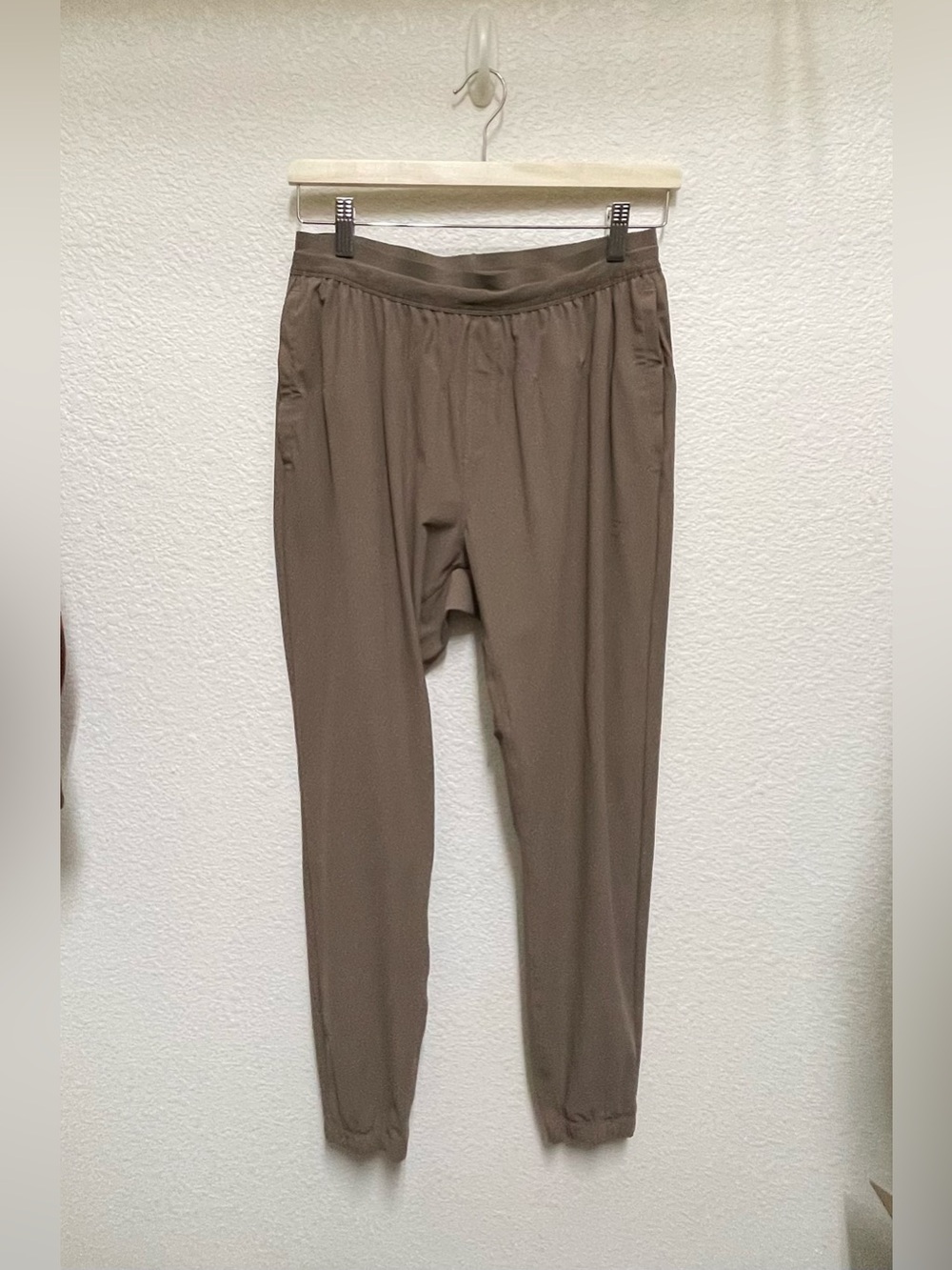 GYMSHARK Studio Jogger Pants Men L Brown Pull On Pants Slim Fit Run Gym Active